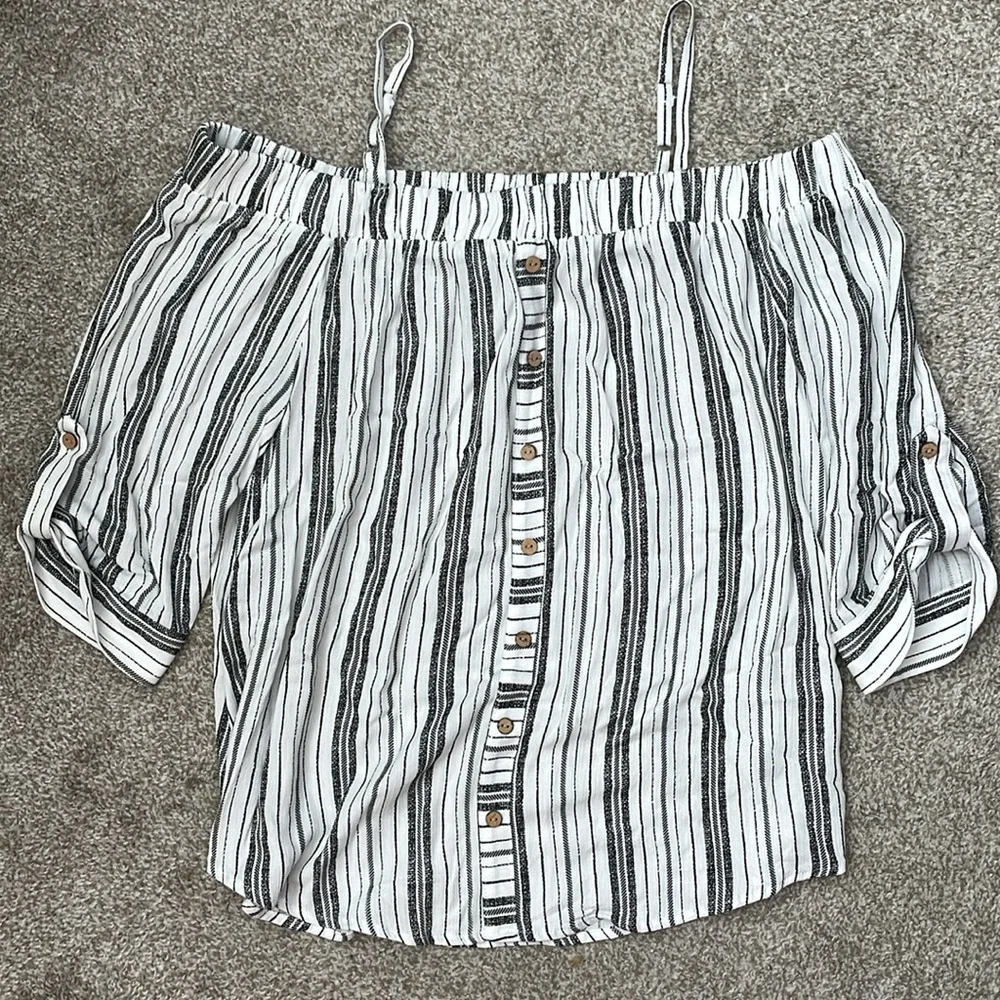 NWOT Printed Off-The-Shoulder Top - Picture 5 of 8